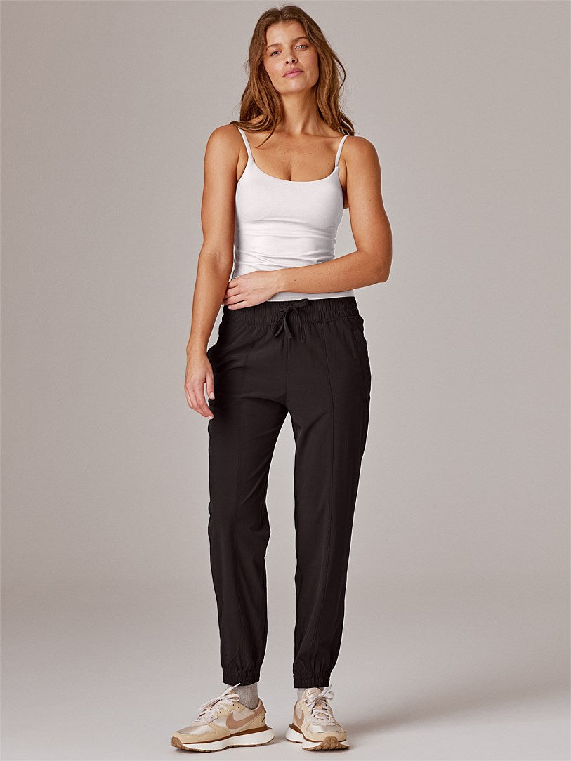 RUNNING BARE SMOOTH MOVES PUSH UP CAMI TANK W/SHELF BRA (MID SUPPORT) WHITE