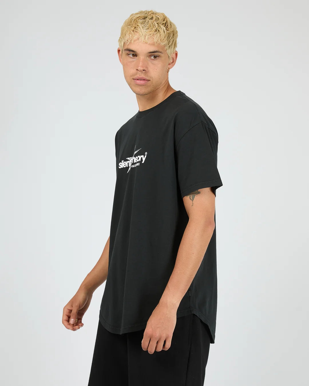 Silent Theory Chaos Scoop Tee | Washed Black