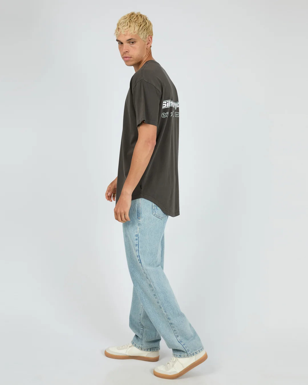 Silent Theory Raider Scoop Tee | Coal