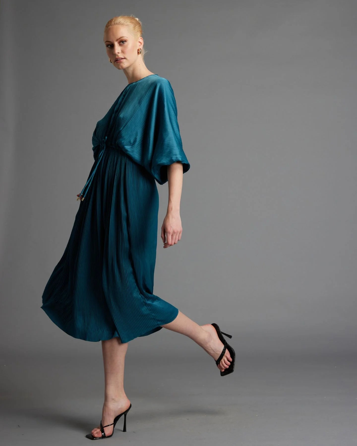 FATE+BECKER HUSTLE PLEATED BALLOON SLEEVE MIDI DRESS TEAL
