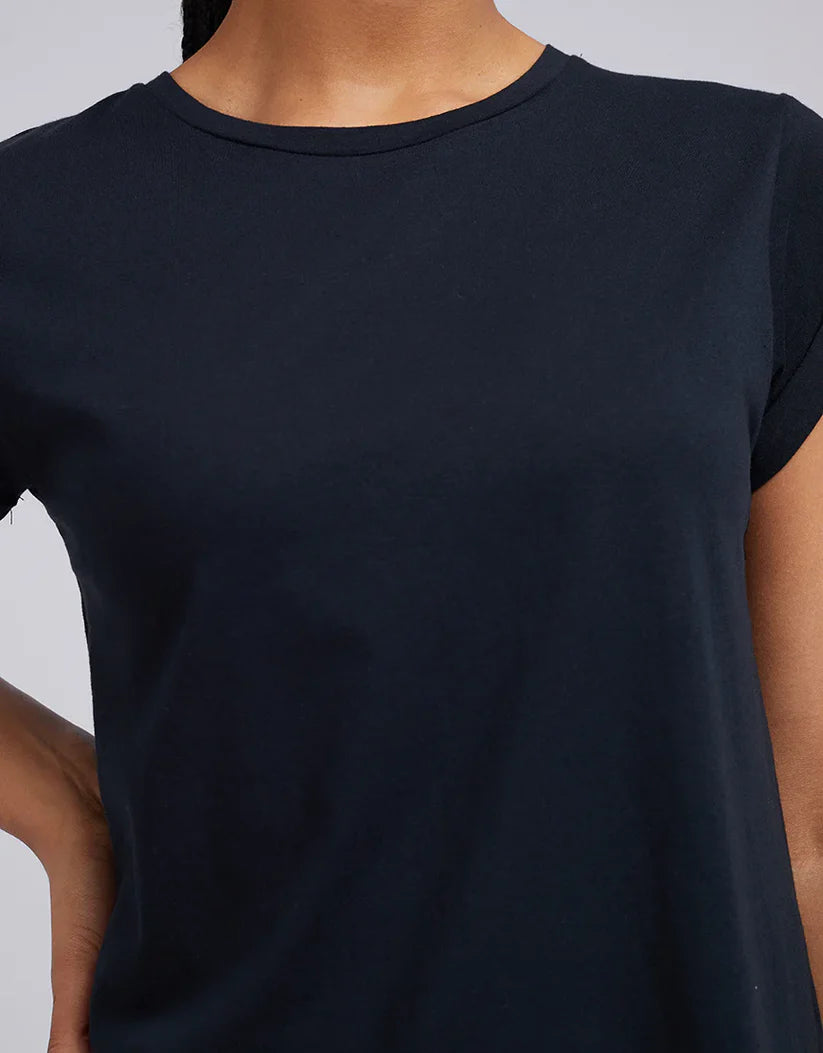 SILENT THEORY LUCY TURNBACK TEE BLACK