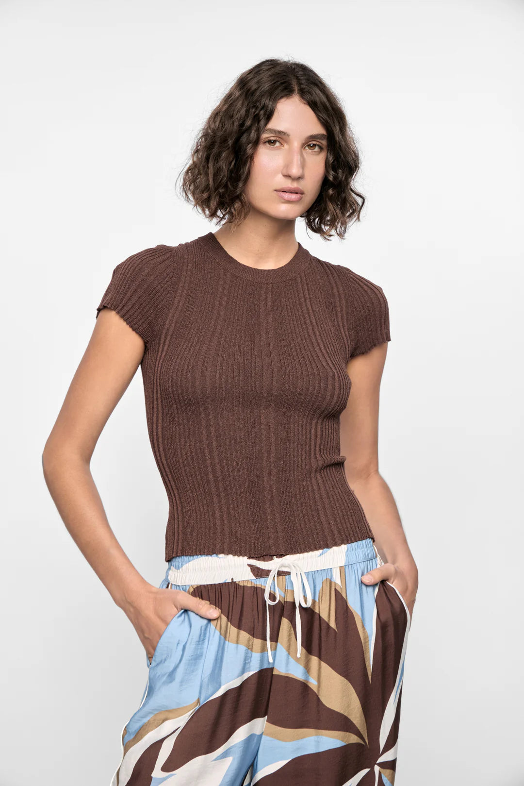 STAPLE THE LABEL MAYA RIBBED KNIT TEE ESPRESSO