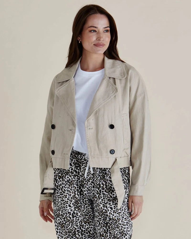 BETTY BASICS ADALINE CROP TRENCH COAT BEIGE