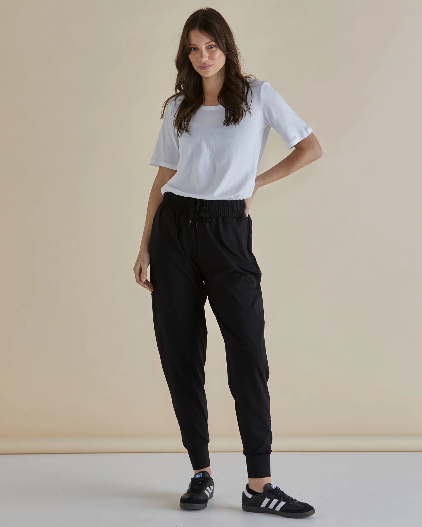 BETTY BASICS CARA TRAVEL JOGGER BLACK