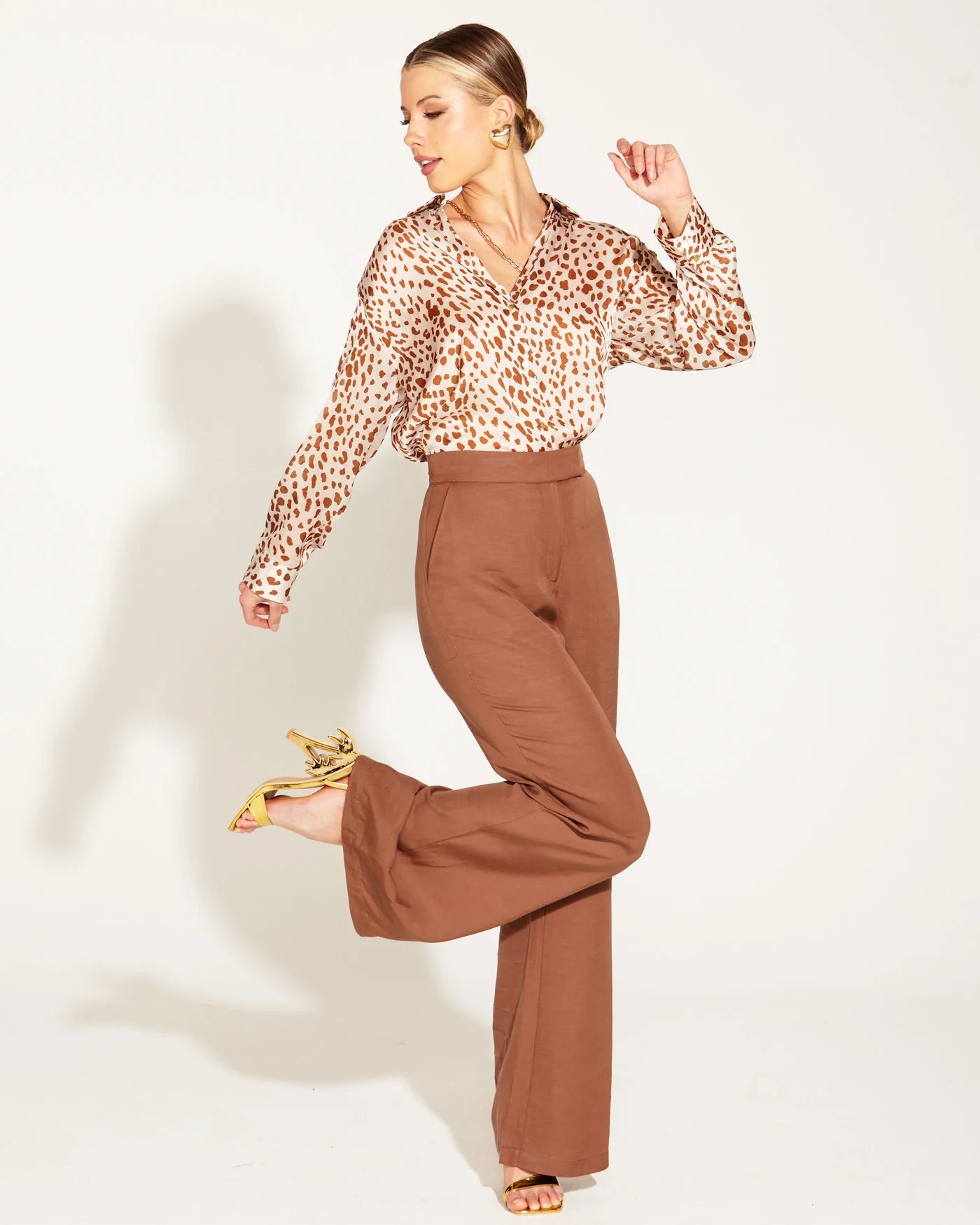 FATE+BECKER TRUE TO LIFE COLLARED SHIRT GIRAFFE PRINT