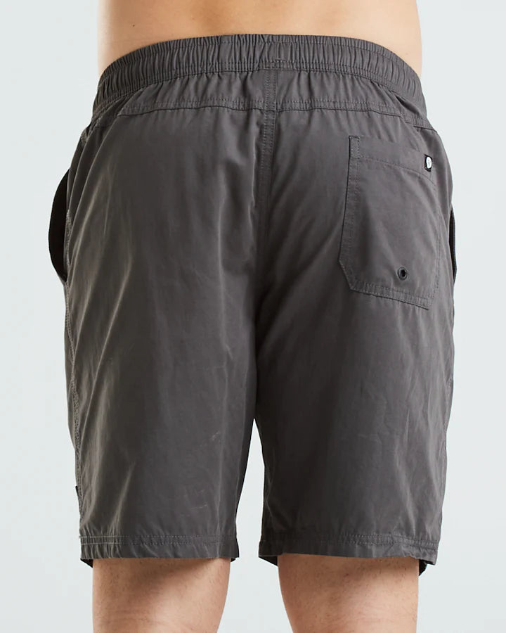 THE MAD HUEYS HUEYS CORE VOLLEY SHORT 18'' CHARCOAL