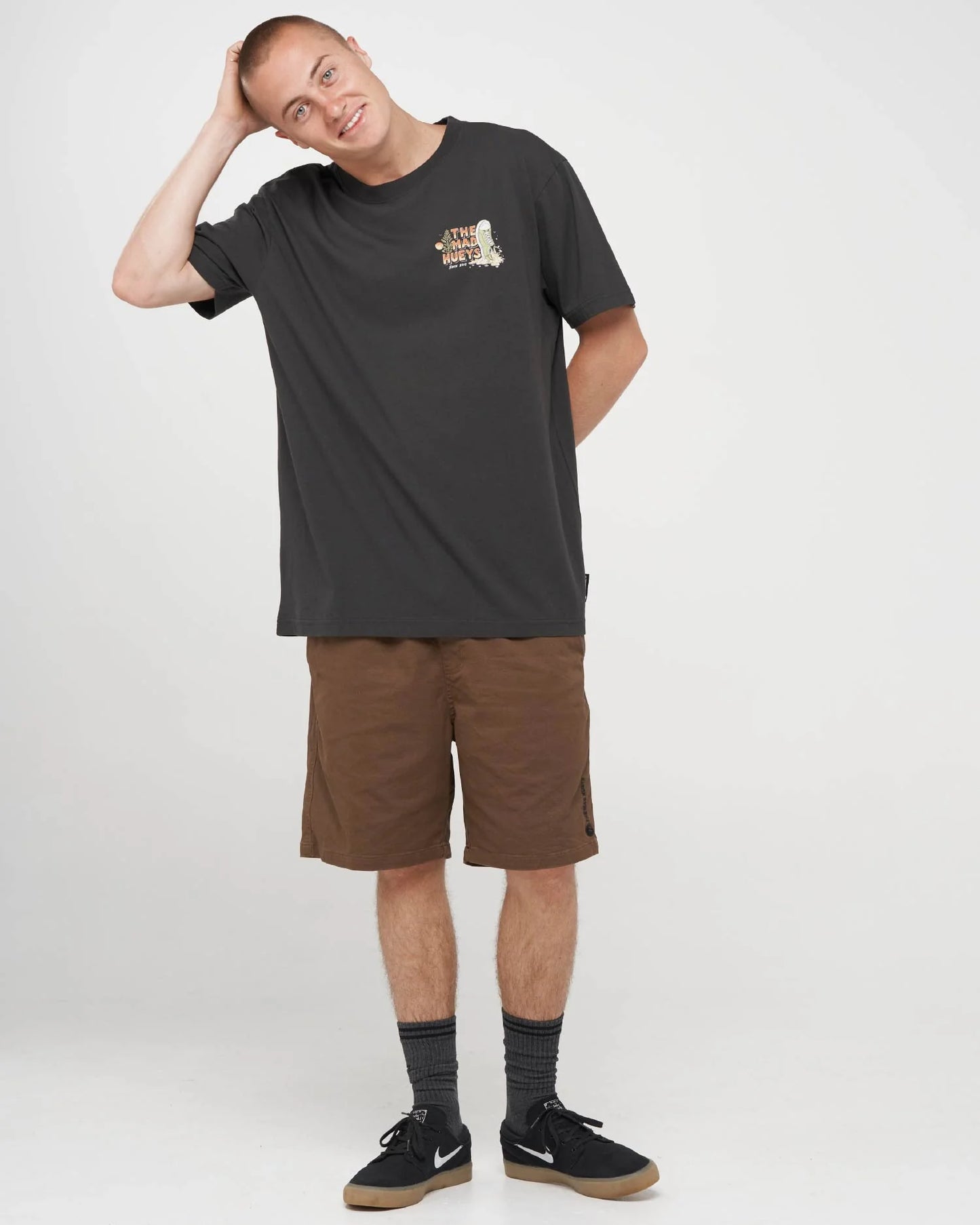 The Mad Hueys Shoey Bar Short Sleeve Tee | Vintage Black