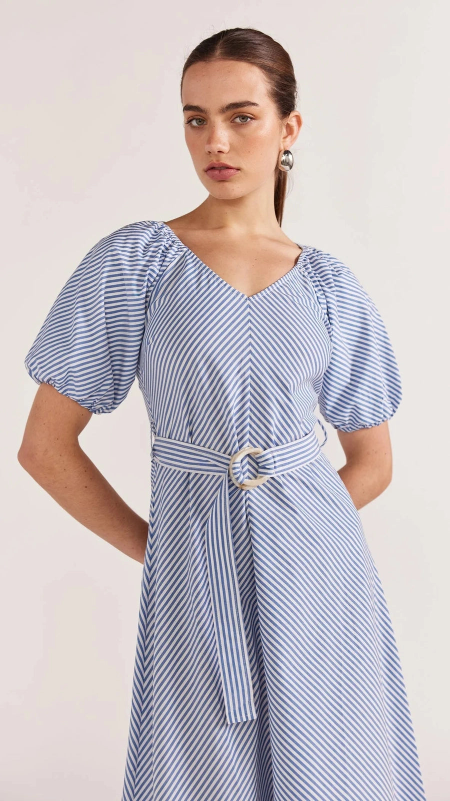 STAPLE THE LABEL LUCILLE MIDI DRESS WHITE/BLUE