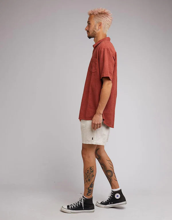 SILENT THEORY HEMP SHORT SLEEVE SHIRT HENNA