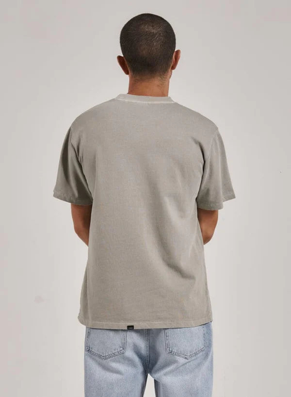 THRILLS GOING THE DISTANCE MERCH FIT TEE FOG