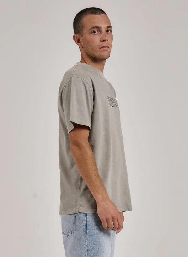 THRILLS GOING THE DISTANCE MERCH FIT TEE FOG