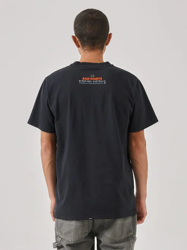 THRILLS ROYAL HABITS MERCH FIT TEE TWILIGHT BLACK