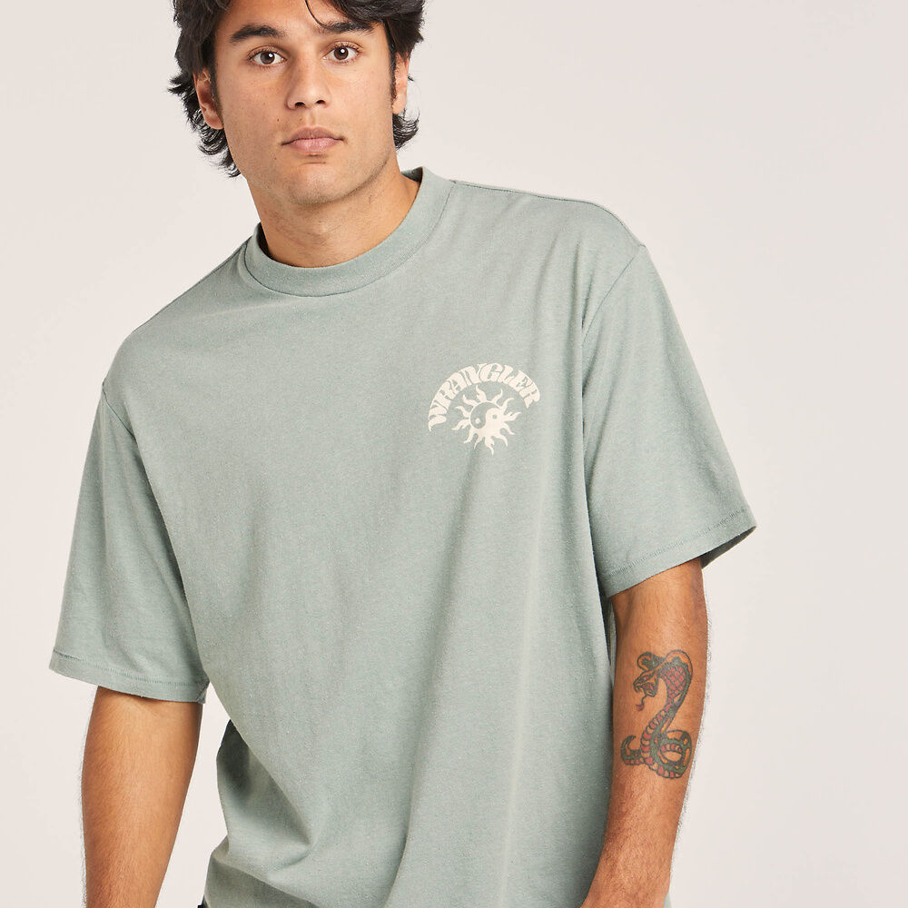 WRANGLER SUN YIN SLACKER TEE WASHED JADE