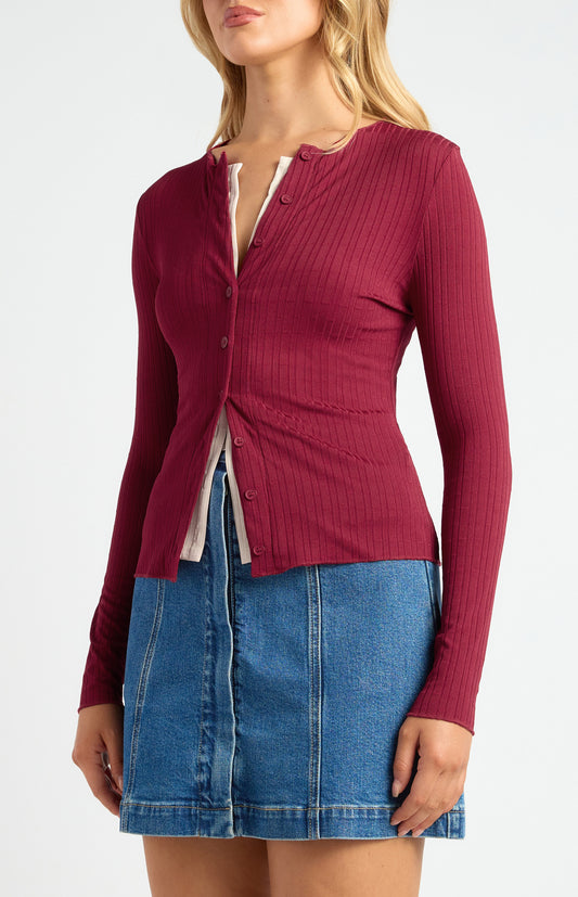 STYLE STATE CONTRAST DETAIL BUTTON UP TEXTURED JERSEY TOP MERLOT