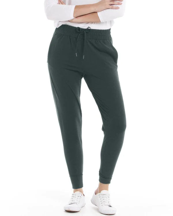 BETTY BASICS CARA TRAVEL JOGGER OLIVE