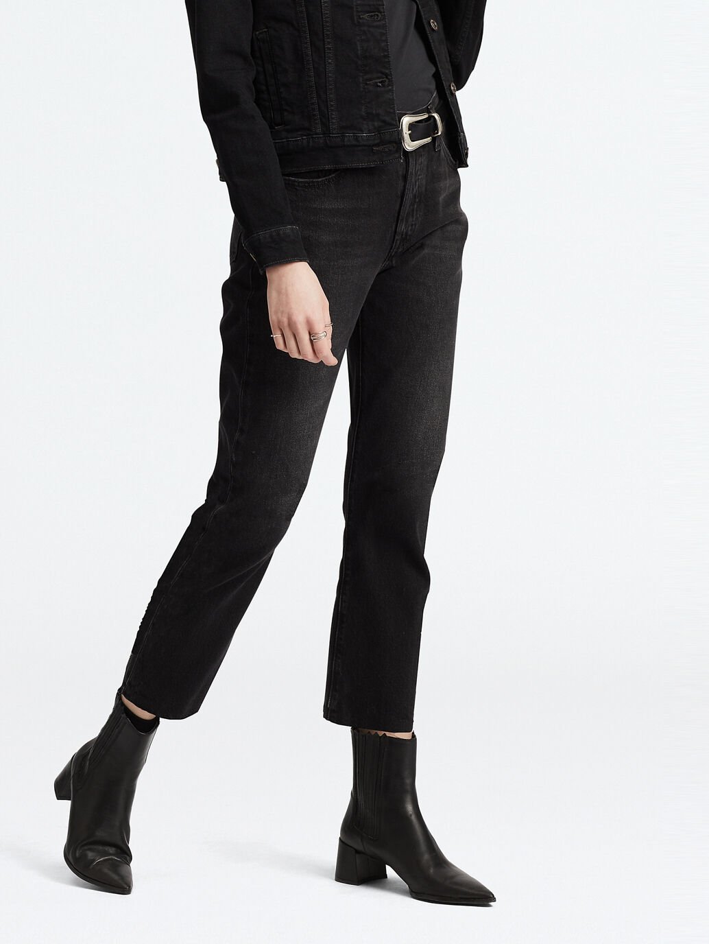 LEVIS 501 CROP JEAN BLACK SPROUT 28 LEG