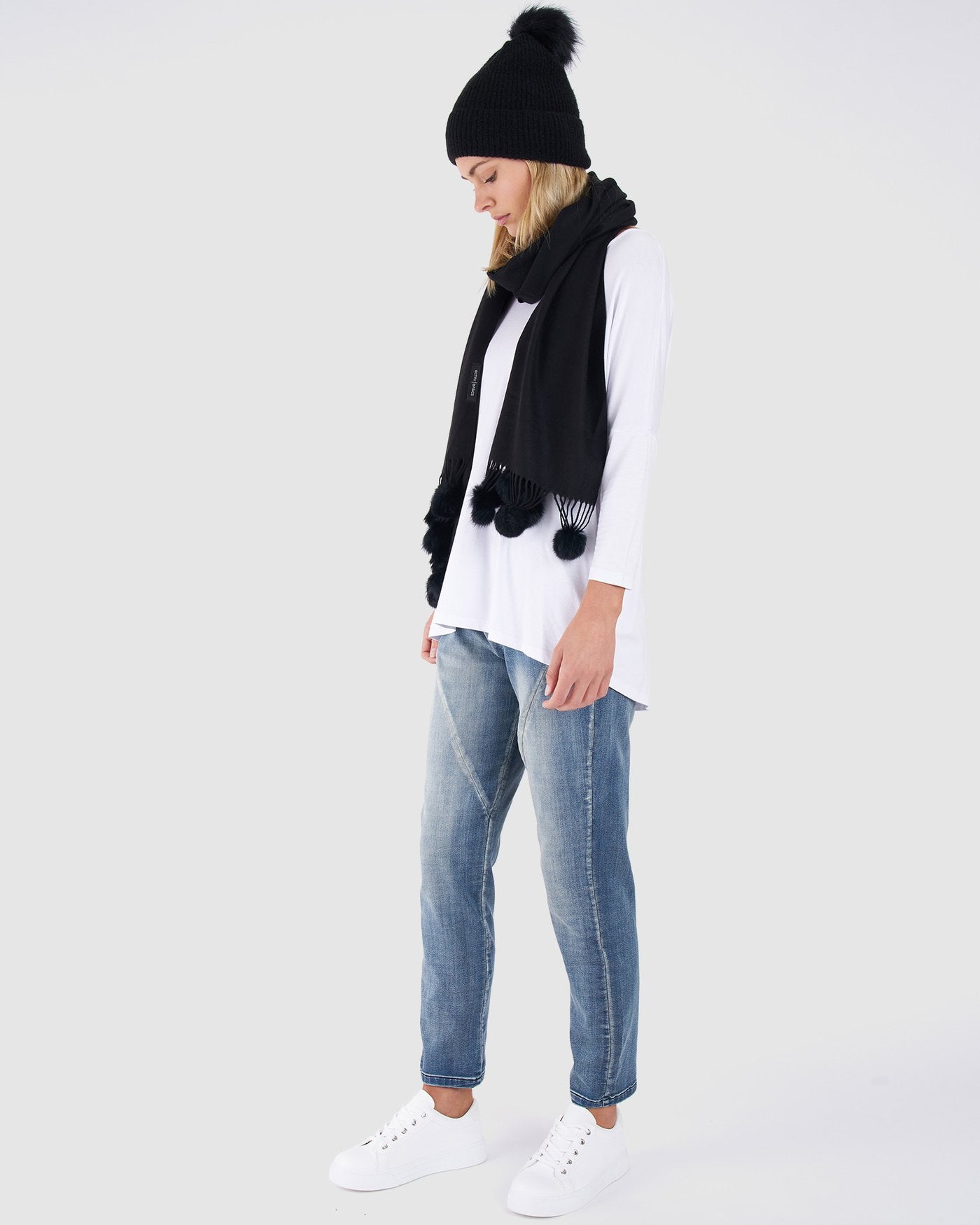 BETTY BASICS PANDORA BEANIE BLACK