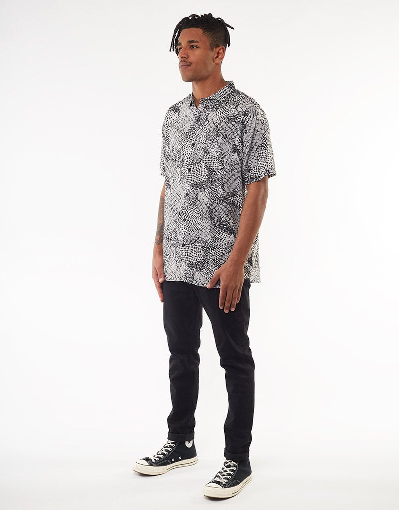 SILENT THEORY SNAKE SS SHIRT