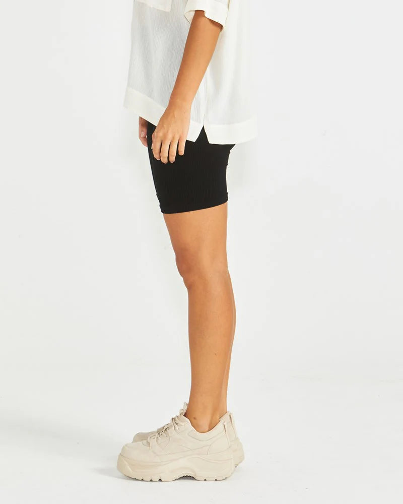 SASS STORMI SEAMFREE SHORTS BLACK