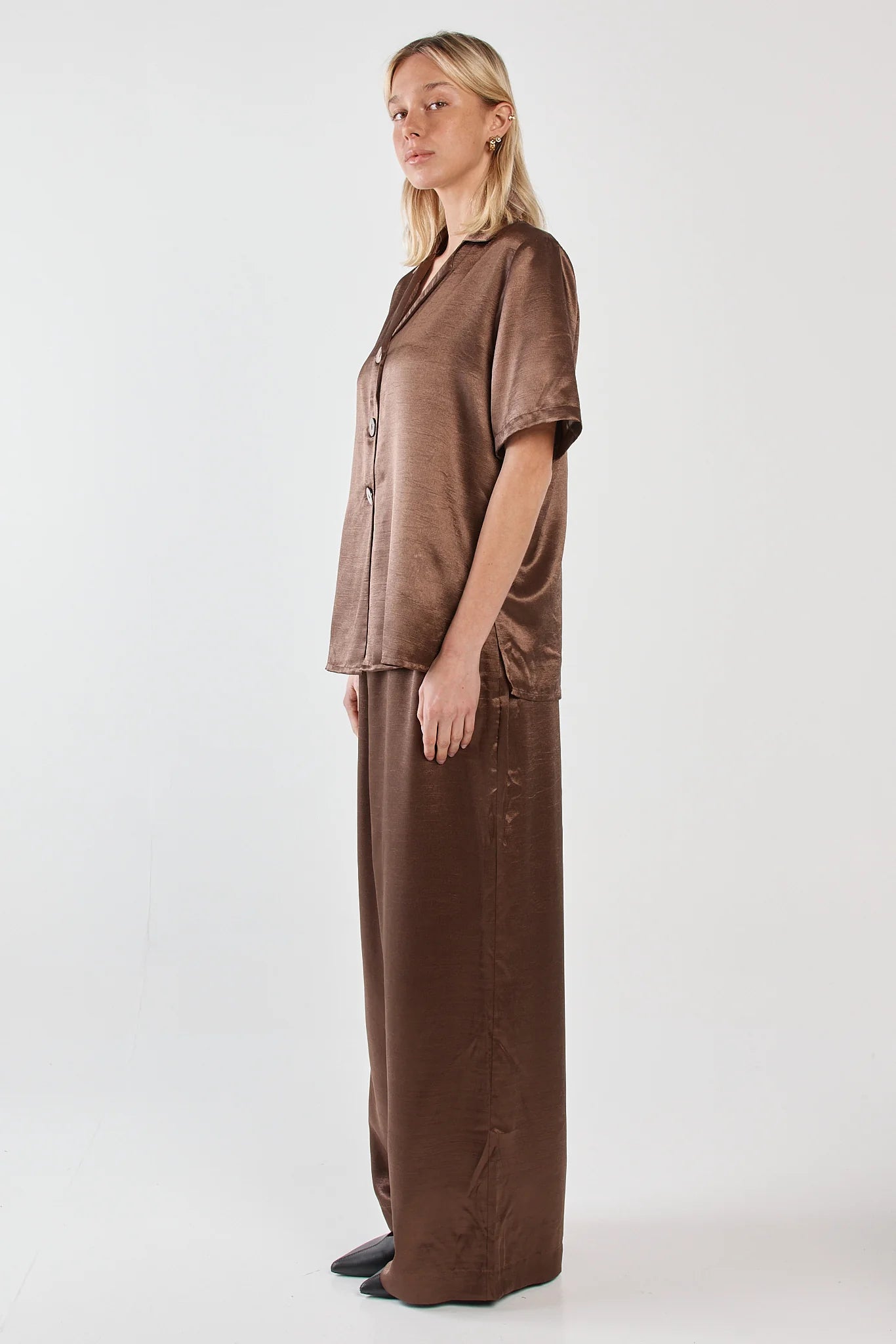 Sass Eddy Crushed Satin Pant | Chocolate