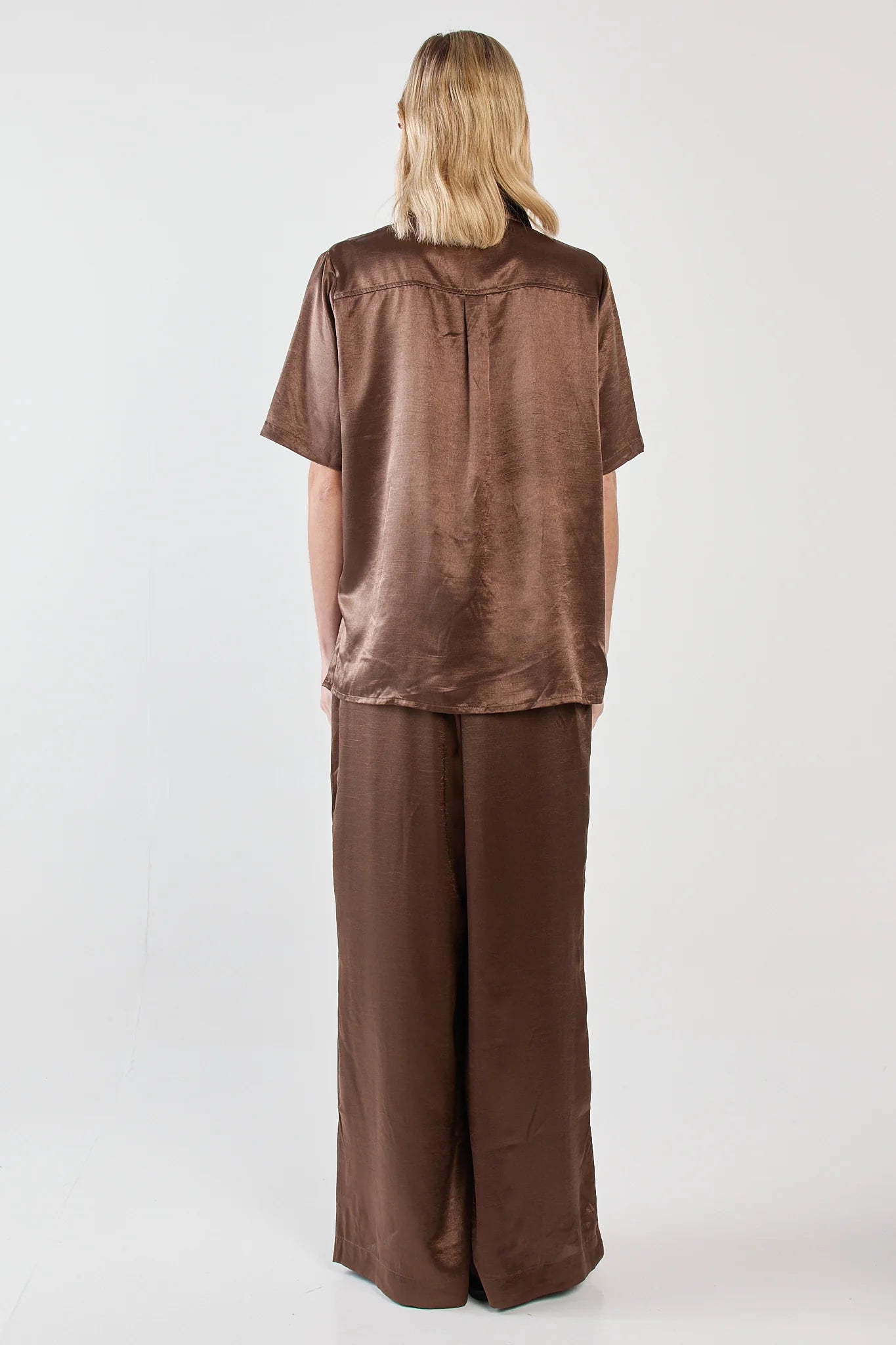 Sass Eddy Crushed Satin Pant | Chocolate
