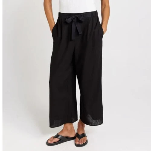 Betty Basics Bella Crop Pant | Black