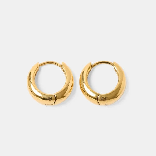 Milla Hart Asta Huggie Earrings | Gold