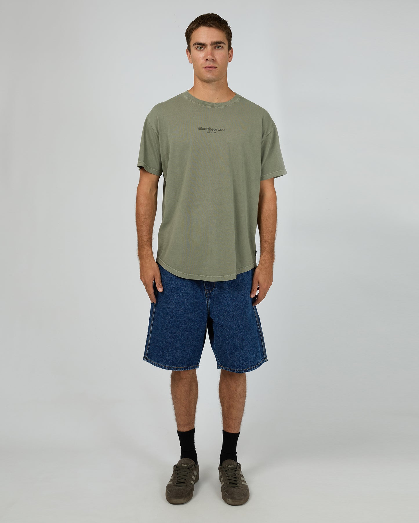 SILENT THEORY FADE SCOOP TEE OLIVE
