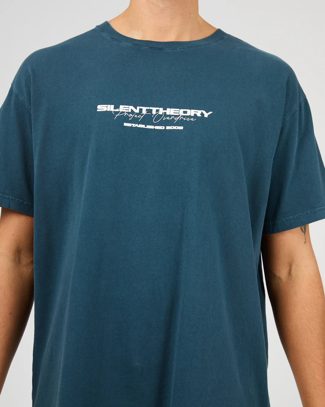 Silent Theory Charger Scoop Tee | Navy