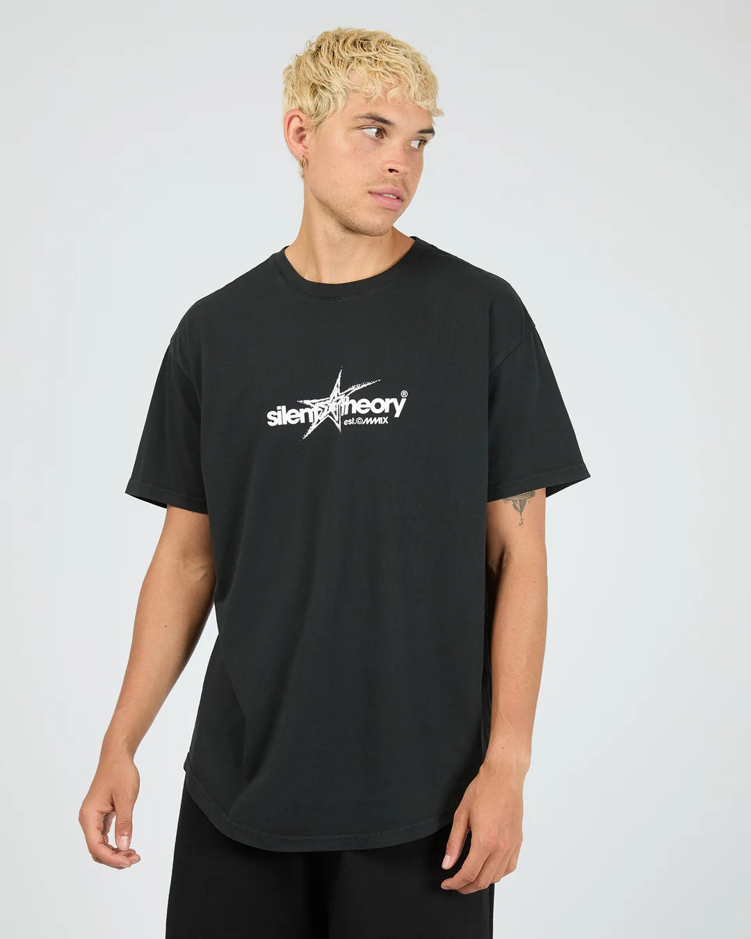 Silent Theory Chaos Scoop Tee | Washed Black