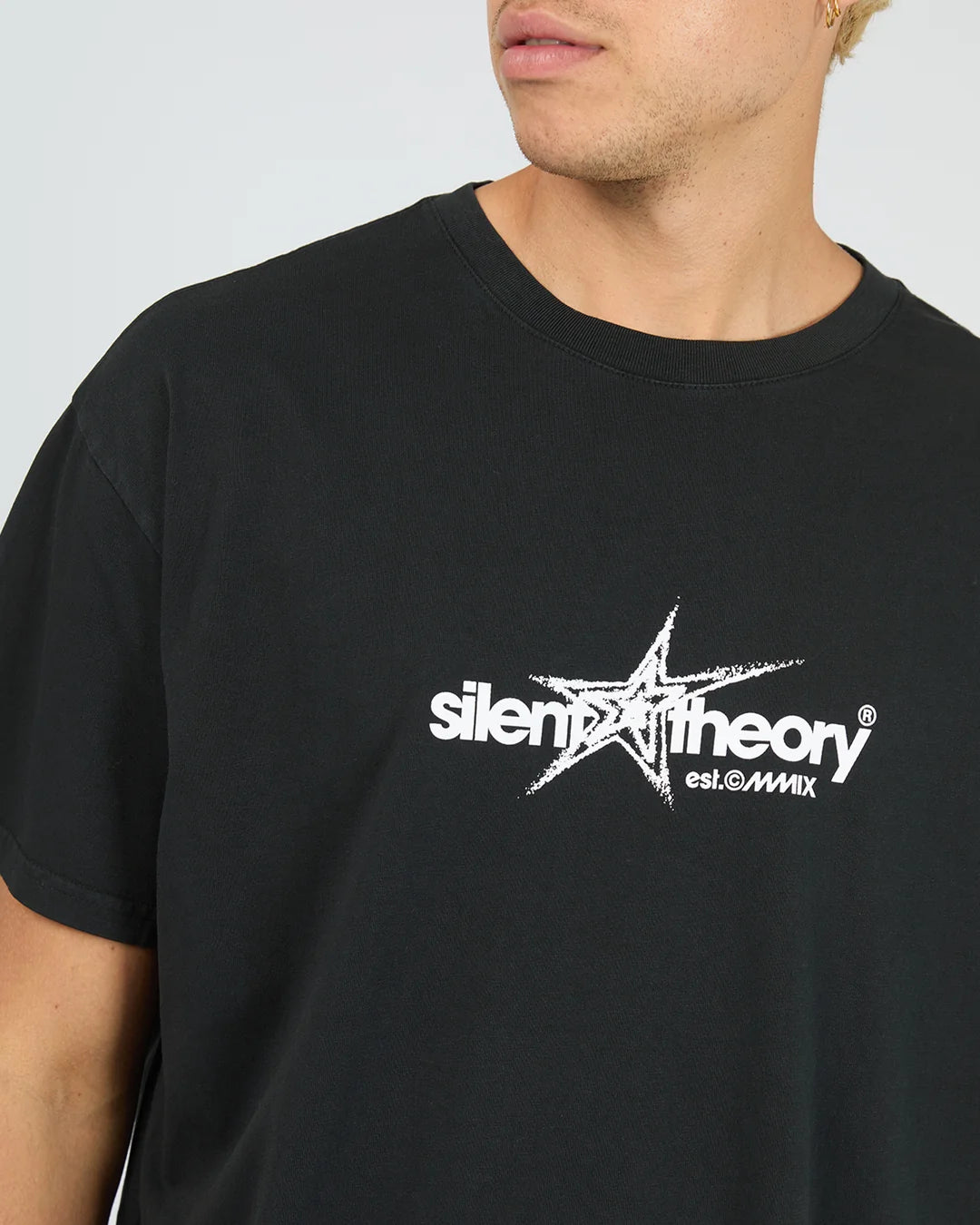 Silent Theory Chaos Scoop Tee | Washed Black