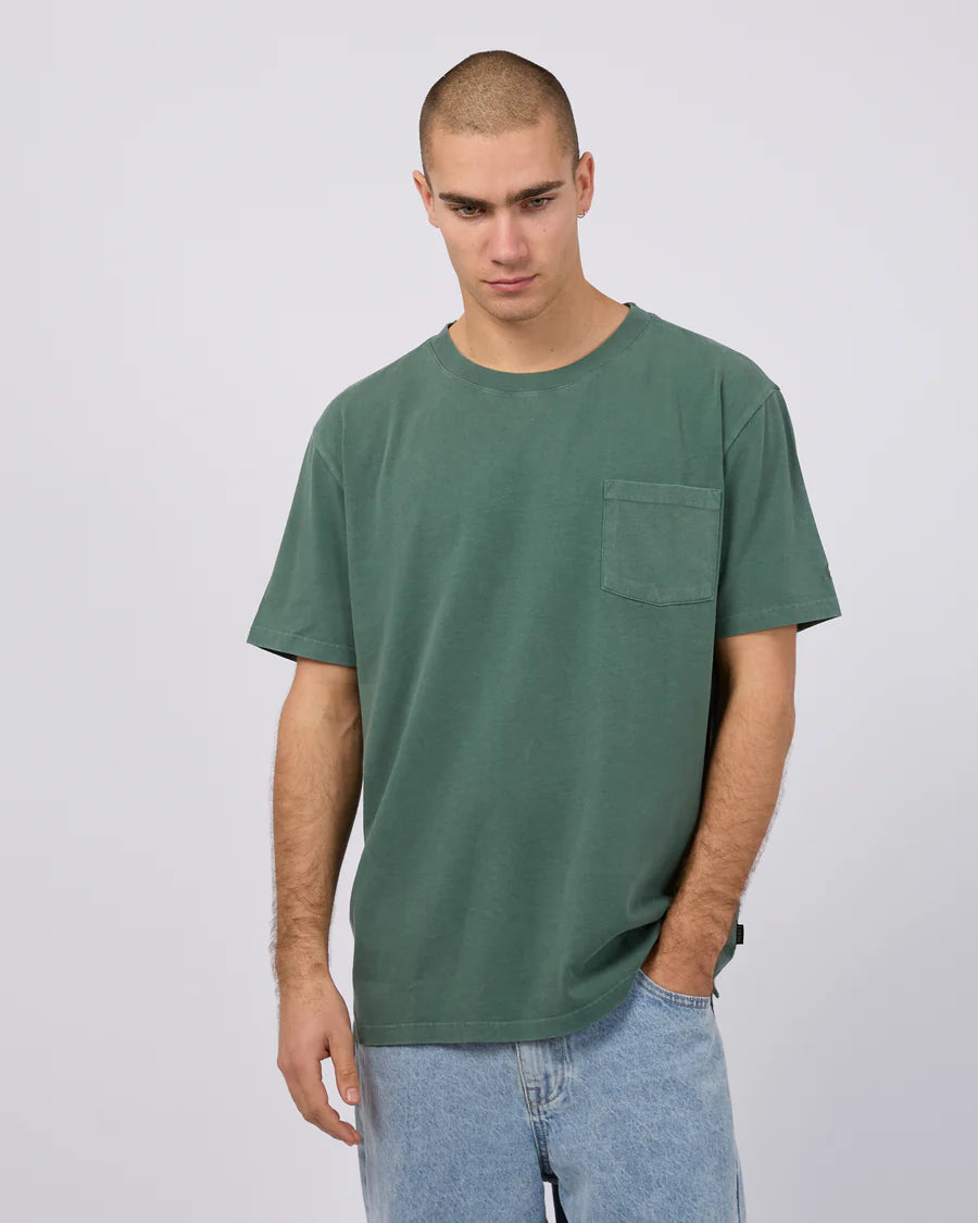 SILENT THEORY SURPLUS POCKET TEE GREEN