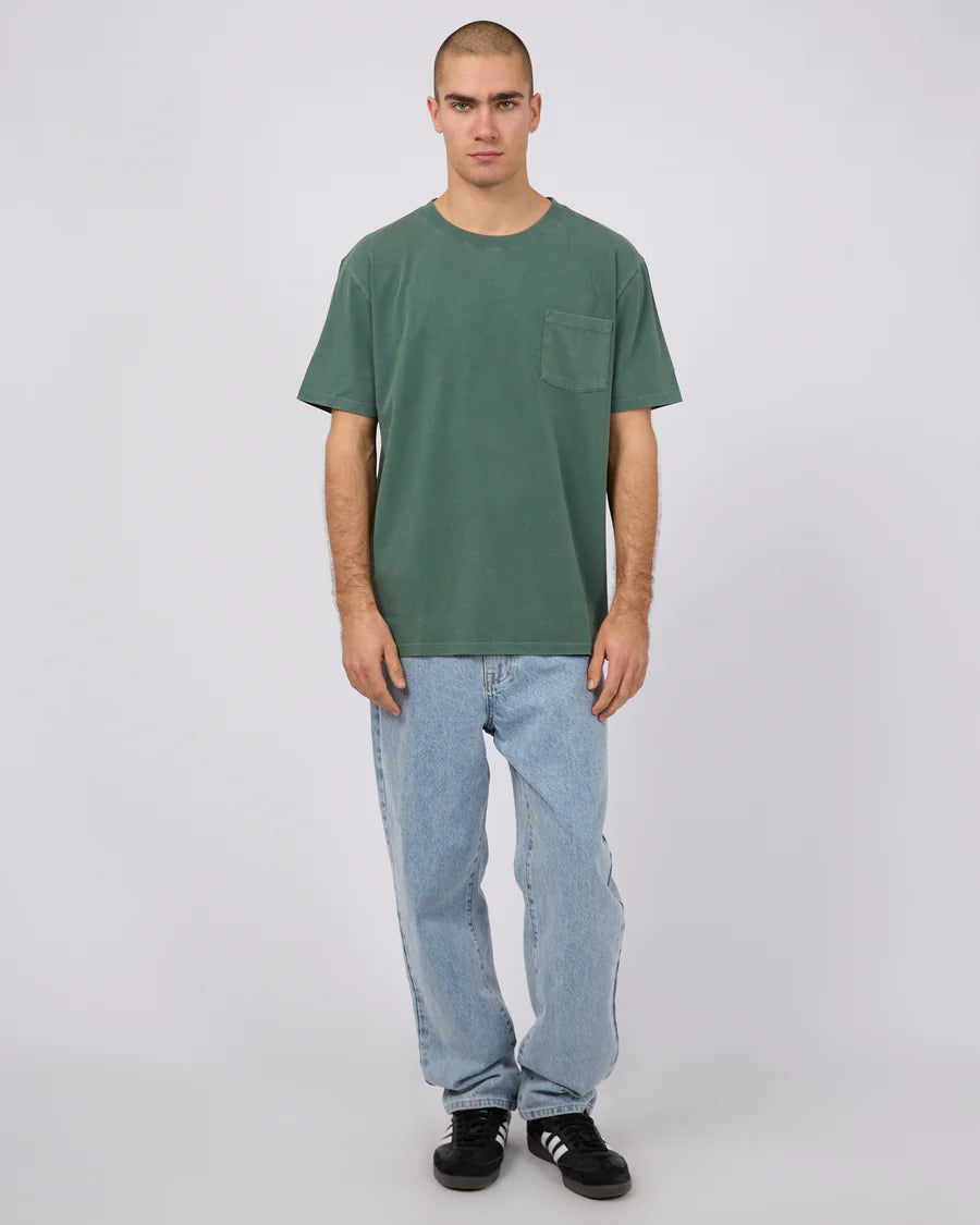 SILENT THEORY SURPLUS POCKET TEE GREEN