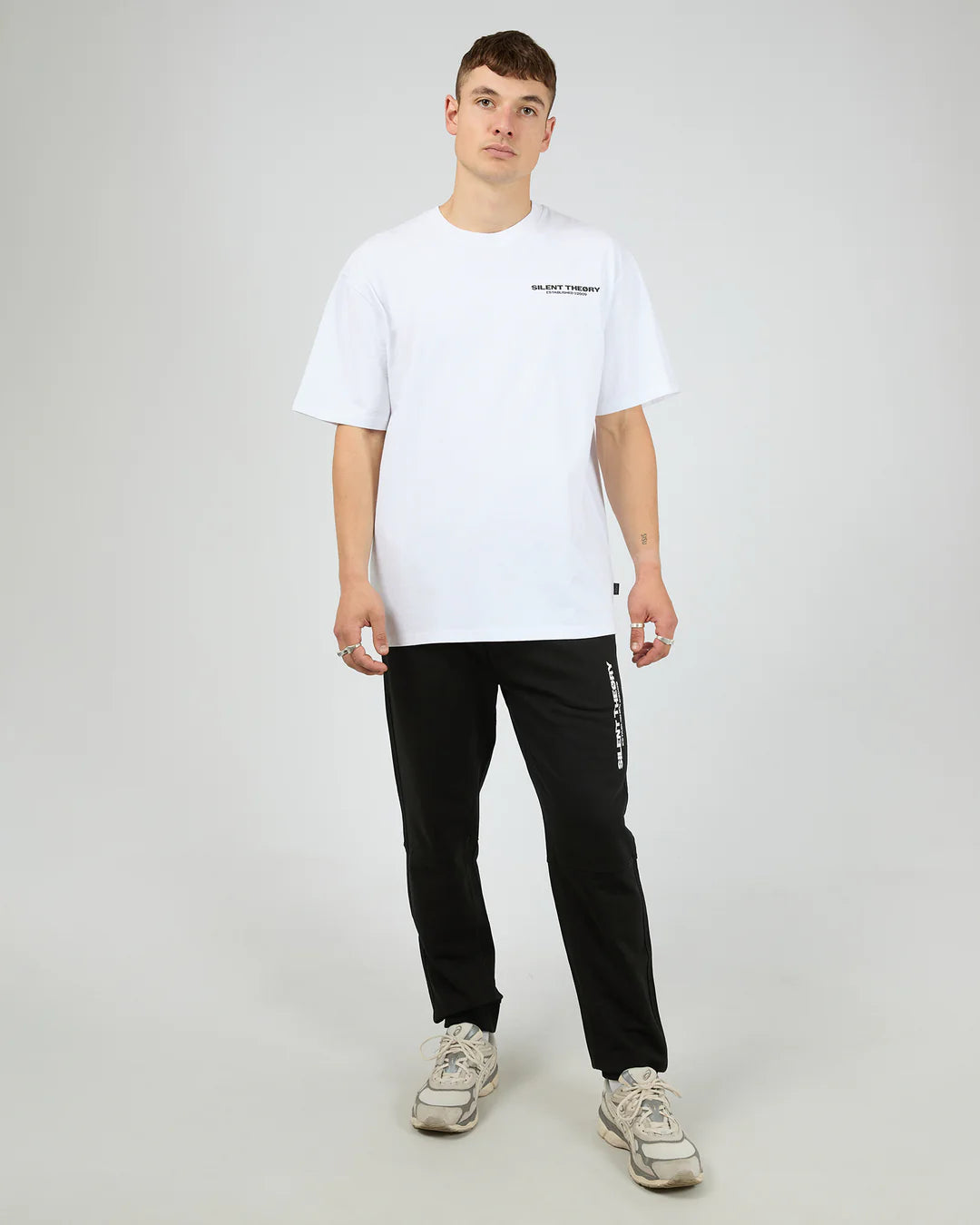 Silent Theory Essential Theory Trackpant V2 | Black