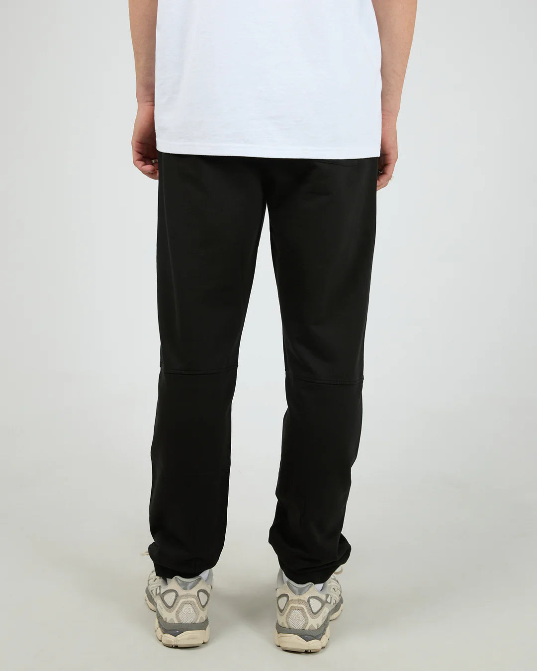 Silent Theory Essential Theory Trackpant V2 | Black