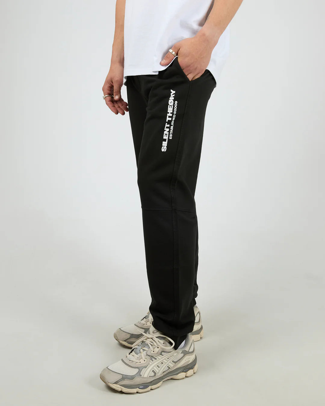 Silent Theory Essential Theory Trackpant V2 | Black