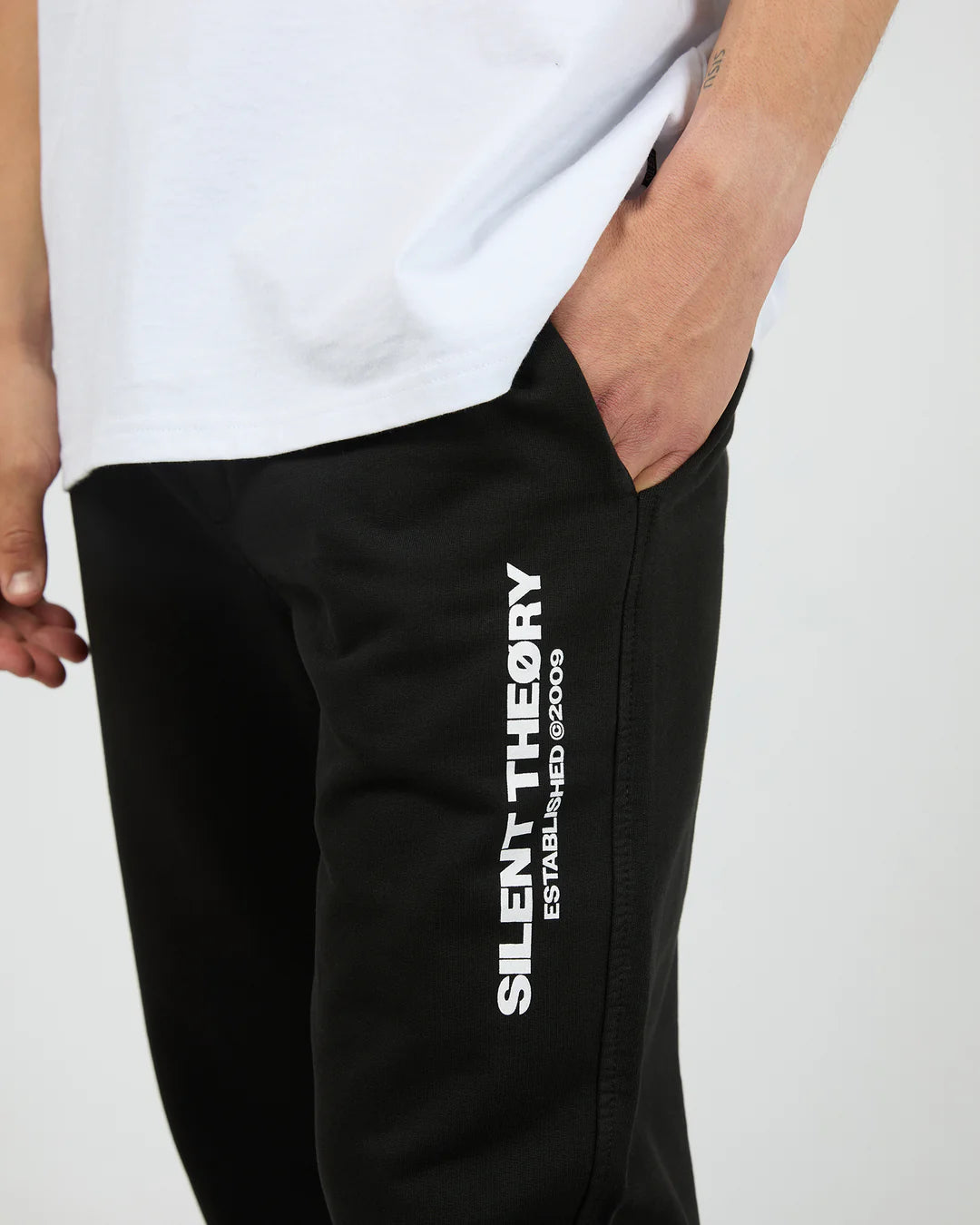 Silent Theory Essential Theory Trackpant V2 | Black