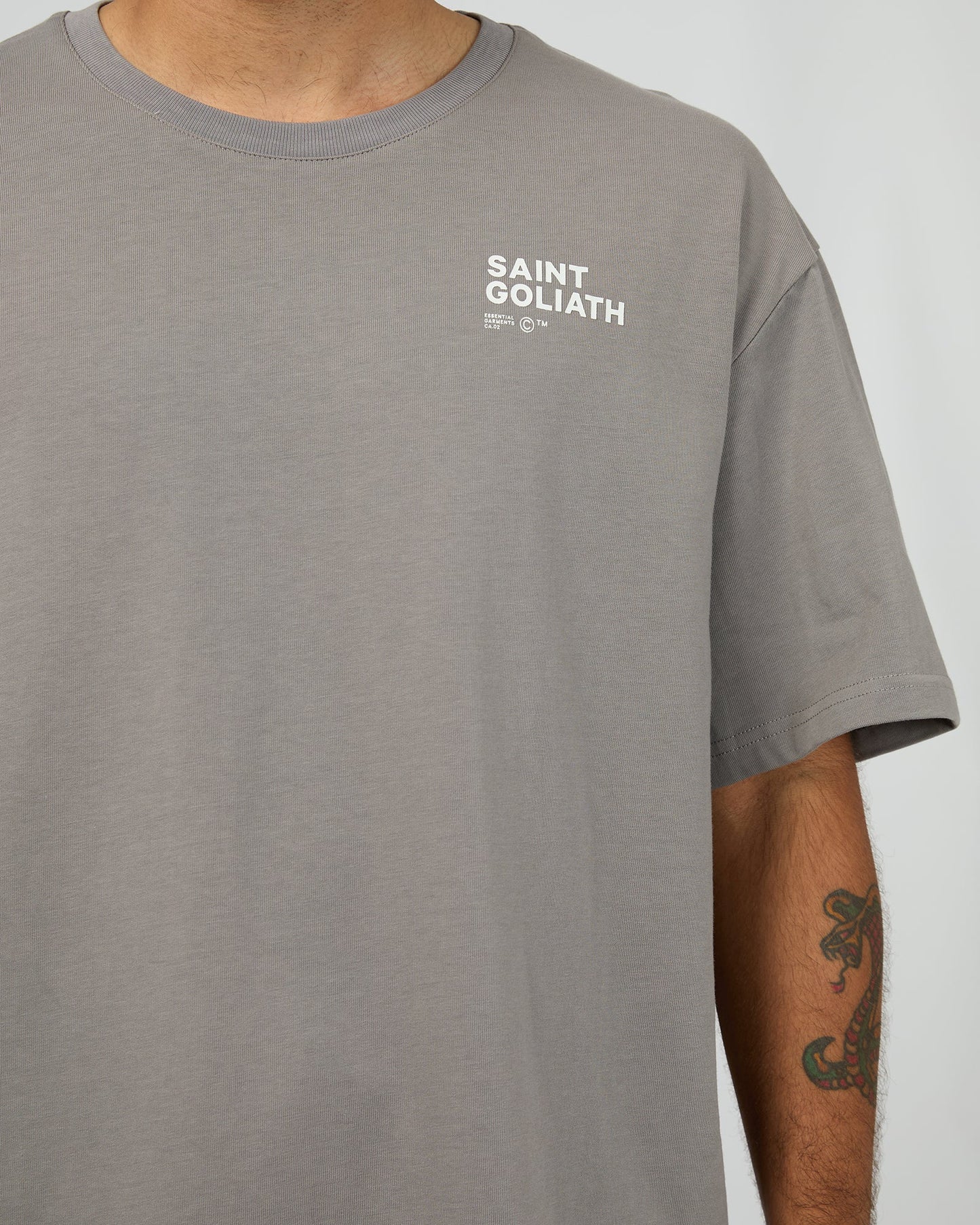 ST GOLIATH KINETIC TEE SMOKE