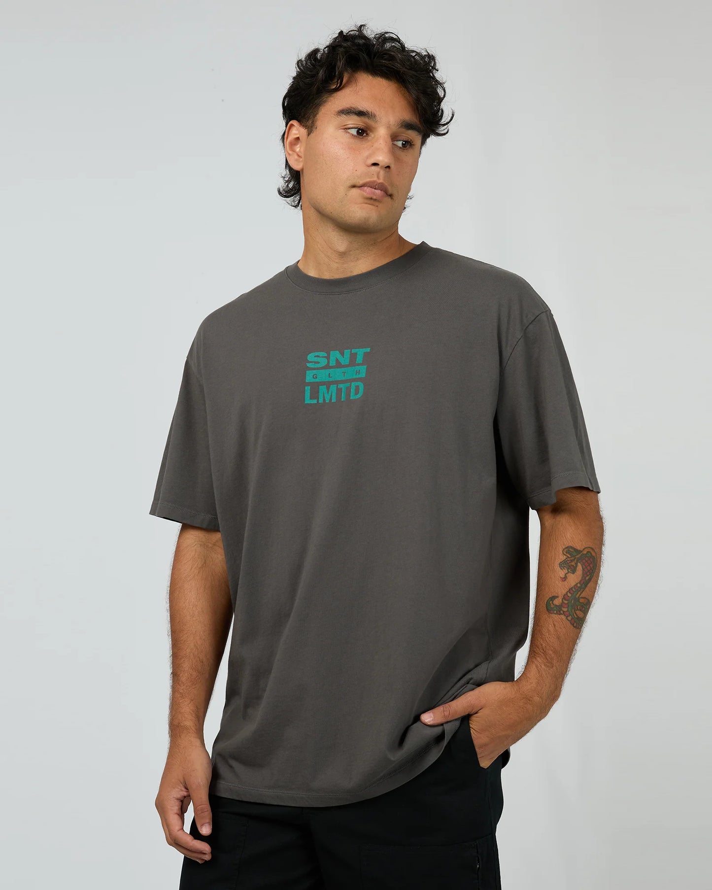 ST GOLIATH SHOP TEE COAL
