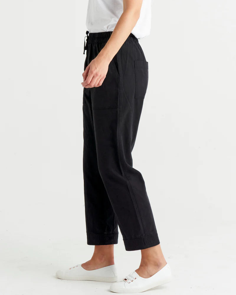 BETTY BASICS SANTA MONICA PANT CARBON