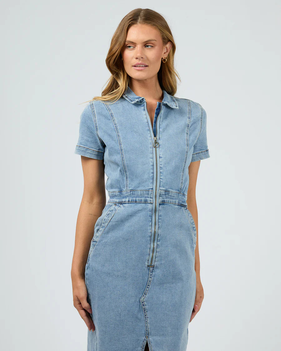 SILENT THEORY BOSTON MIDI DRESS LIGHT BLUE