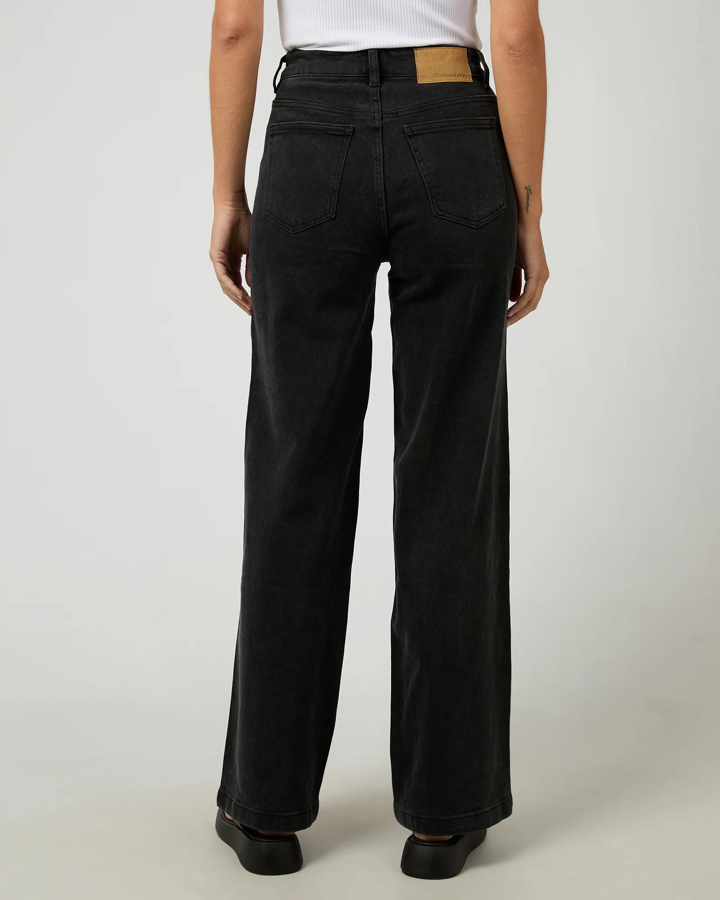 All About Eve Jacqui Wide Leg Jean | Washed Black