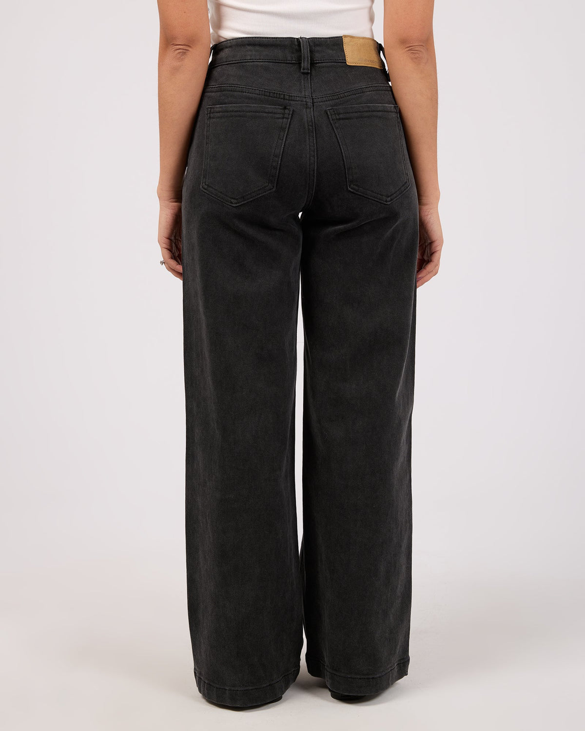 All About Eve Jacqui Wide Leg Petite Jean | Washed Black