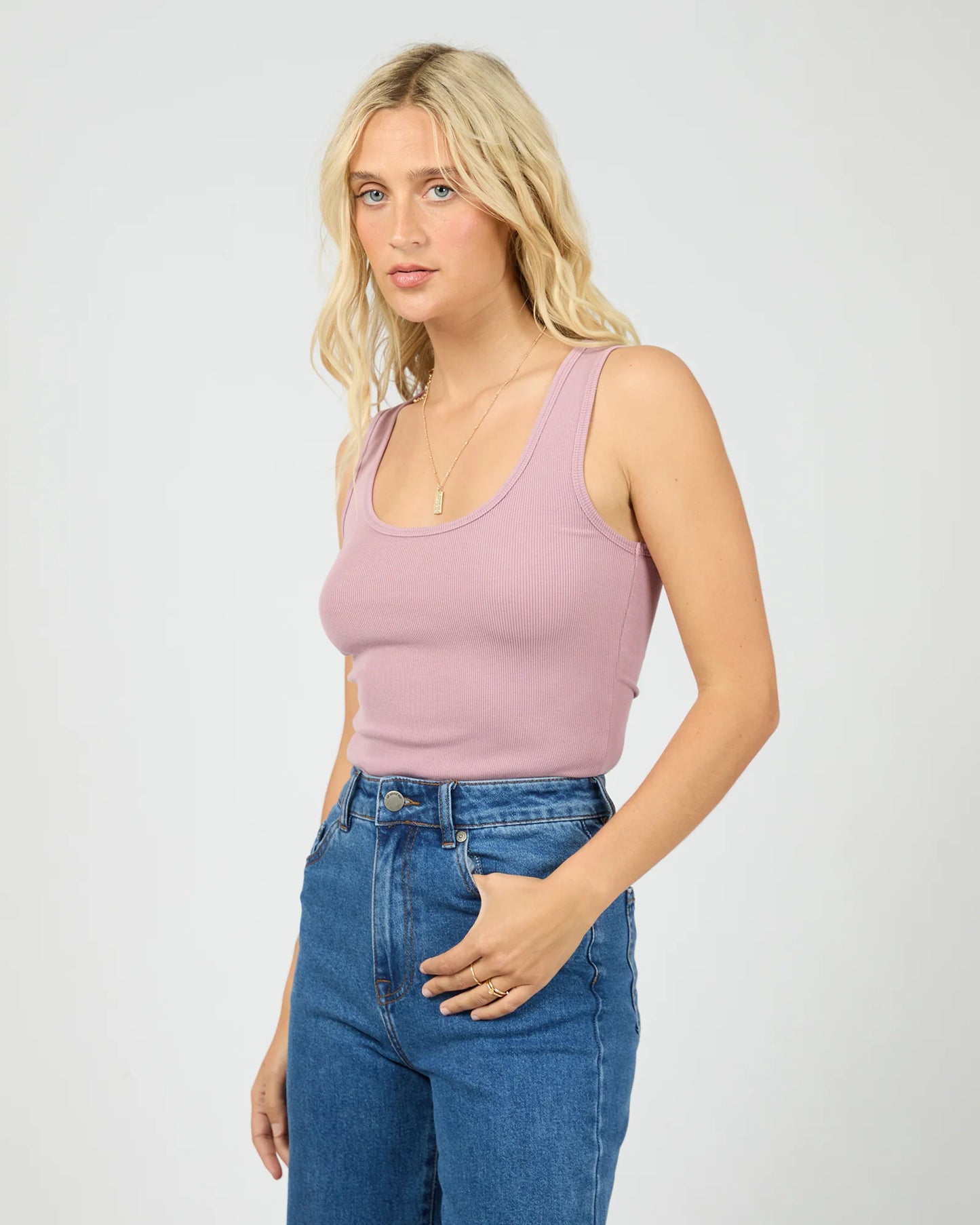 ALL ABOUT EVE WASHED RIB SCOOP NECK TANK QUARTZ PINK