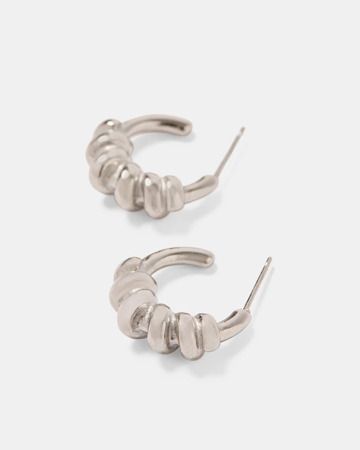 Milla Hart Mea Huggie Earring | Silver