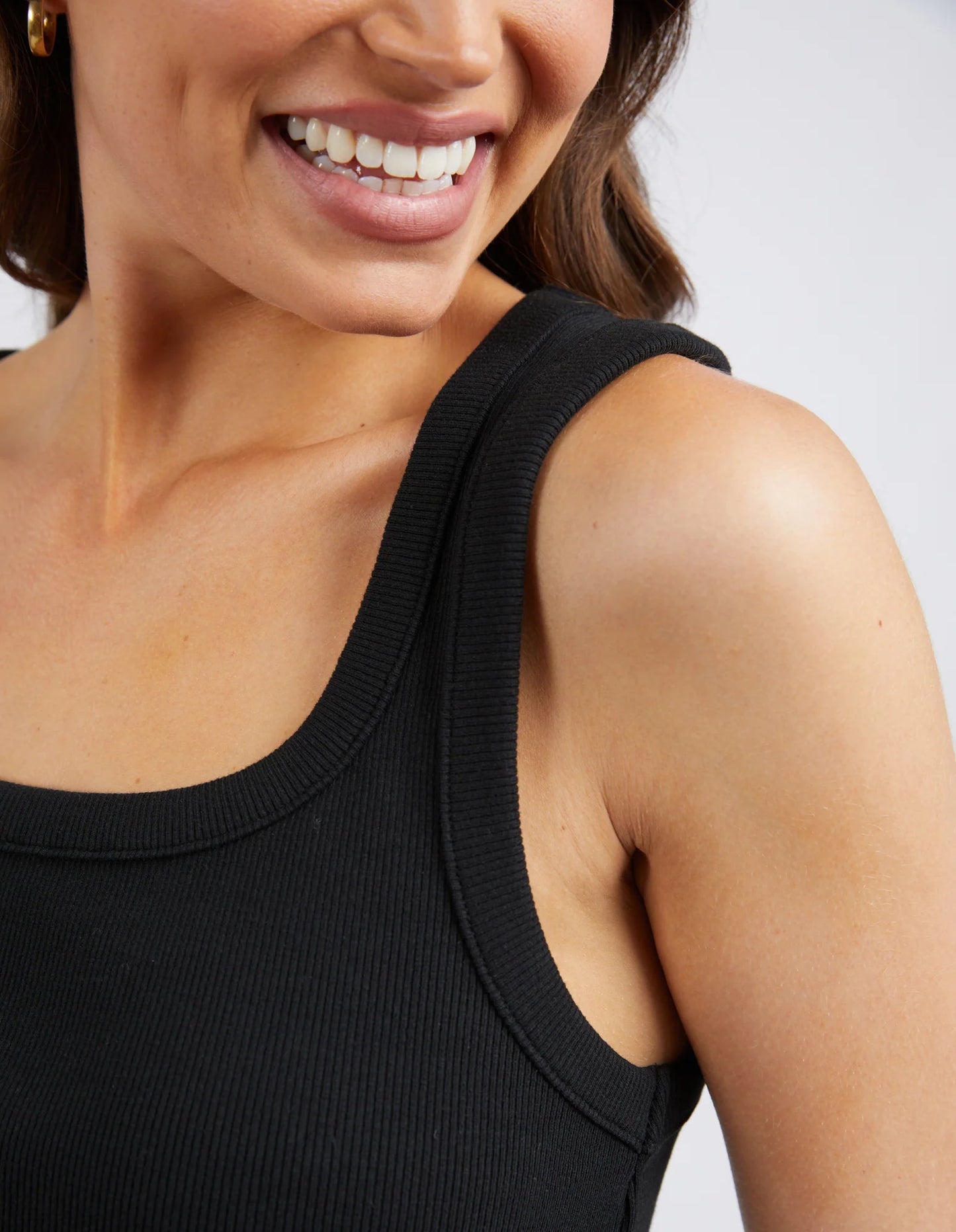 ELM SQUARE NECK RIB TANK BLACK