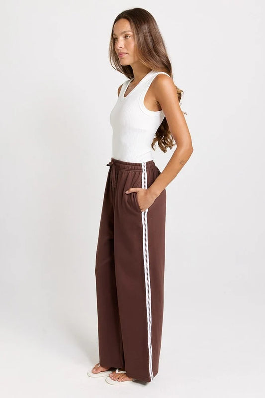 Betty Basics Nikki Relax Cotton Jogger | Chocolate Brown