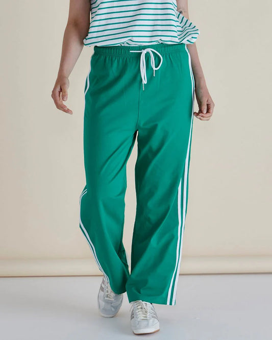 BETTY BASICS NIKKI RELAXED COTTON JOGGER GREEN