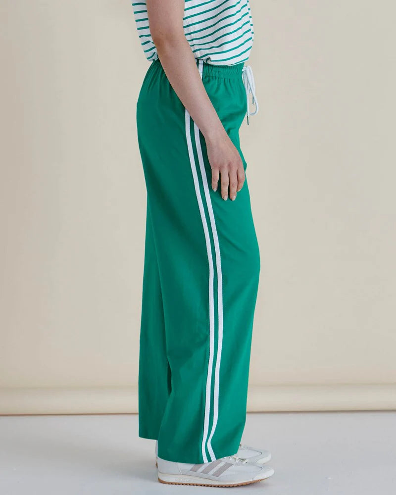 BETTY BASICS NIKKI RELAXED COTTON JOGGER GREEN