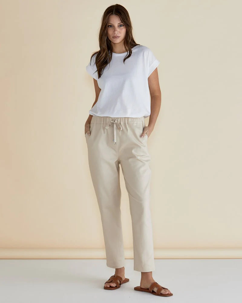 BETTY BASICS KENZIE JOGGER CREAM